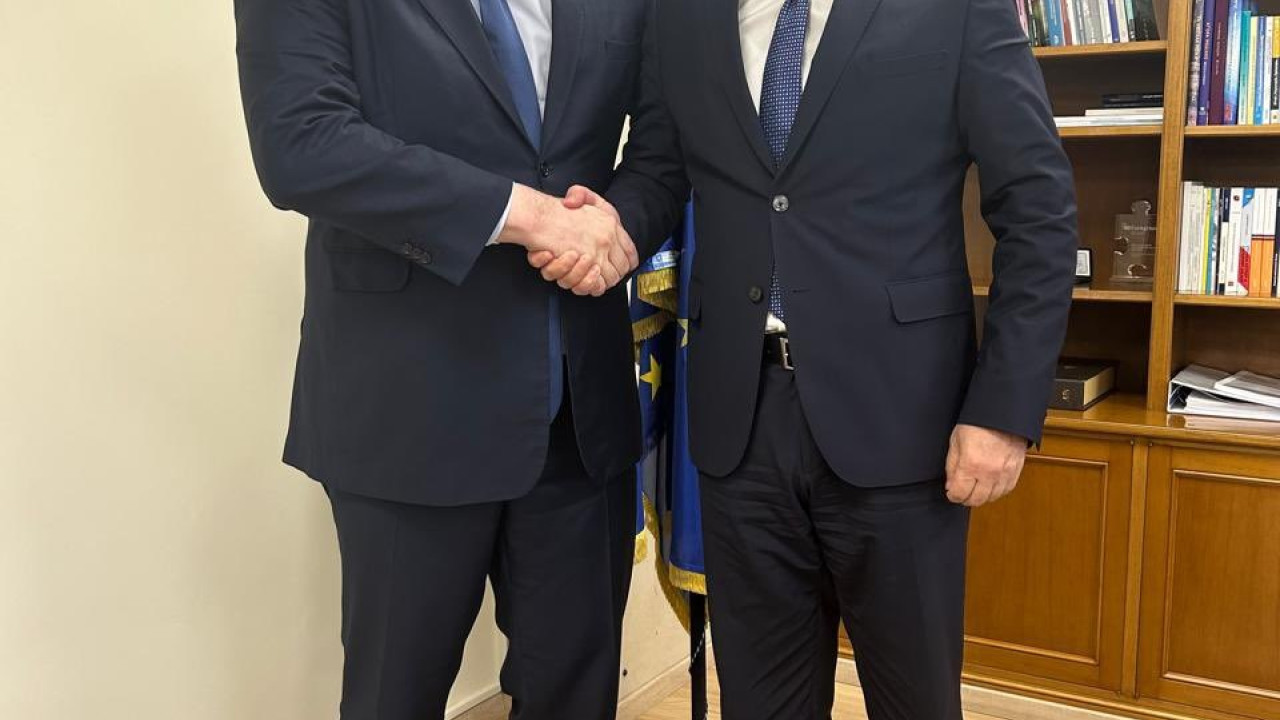Συνάντηση Κυρ. Πιερρακάκη με τον Τ. Θεοδωρικάκο Συνάντηση Κυρ. Πιερρακάκη με τον Τ. Θεοδωρικάκο