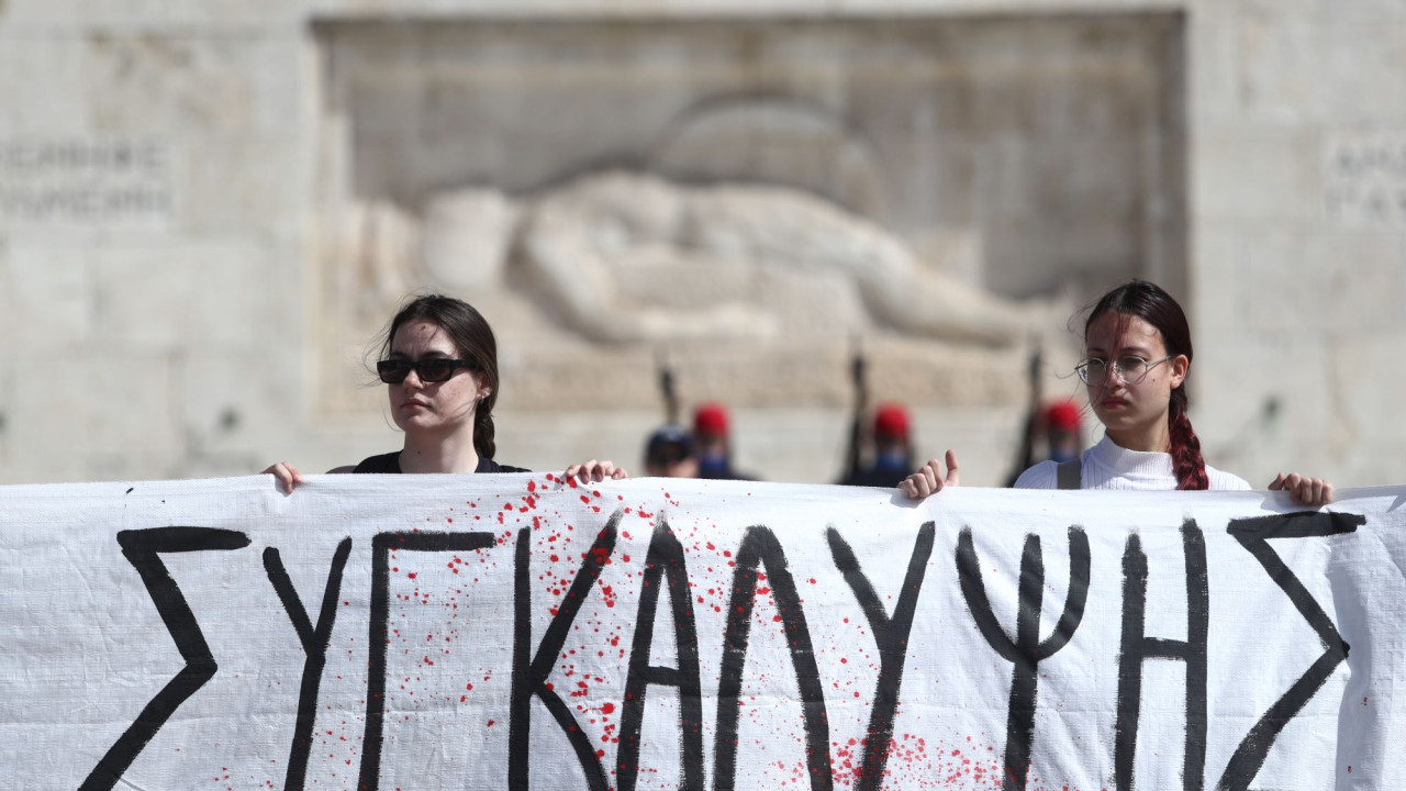 Πορεία διαμαρτυρίας για τα Τέμπη στο κέντρο της Αθήνας - Άνοιξαν οι σταθμοί του μετρό (Φωτό)