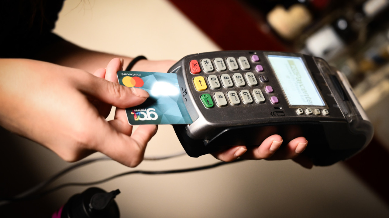 Υποχρεωτική διασύνδεση με POS: Αποκαλύφθηκε «θησαυρός» αδήλωτων συναλλαγών