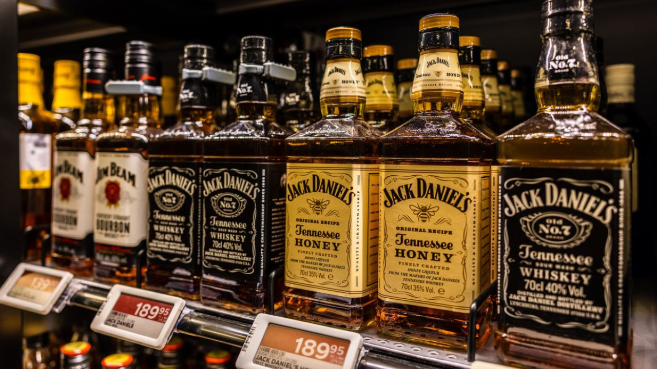 Τέλος τα Jack Daniel’s στον Καναδά – Σταματούν να πουλούν αλκοολούχα ποτά από τις ΗΠΑ ως αντίποινα για τους δασμούς