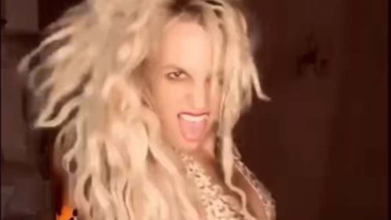 Britney Spears: Κάνει twerking μπροστά από το τζάκι – Το έχει «κάψει» εδώ και καιρό… (video)