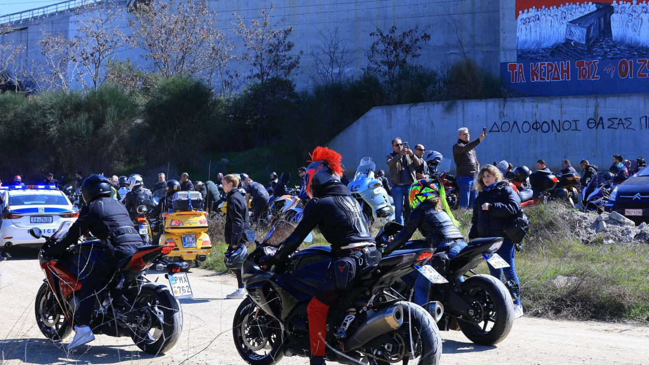 Θεσσαλονίκη: Μοτοπορεία για τα Τέμπη, από τα διόδια των Μαλγάρων ως το σημείο της τραγωδίας - Δείτε φωτογραφίες
