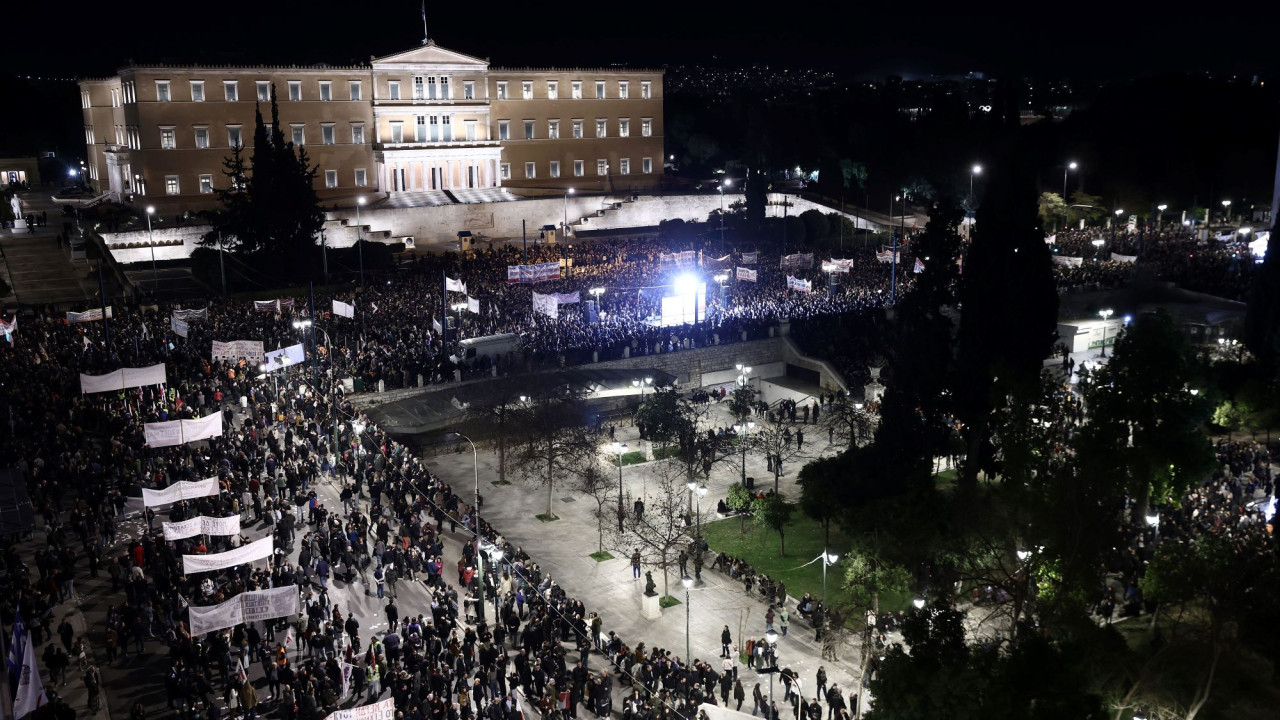 Τέμπη: Συλλαλητήριο εργατικών συνδικάτων, φοιητικών συλλόγων, μαζικών φορέων στο Σύνταγμα