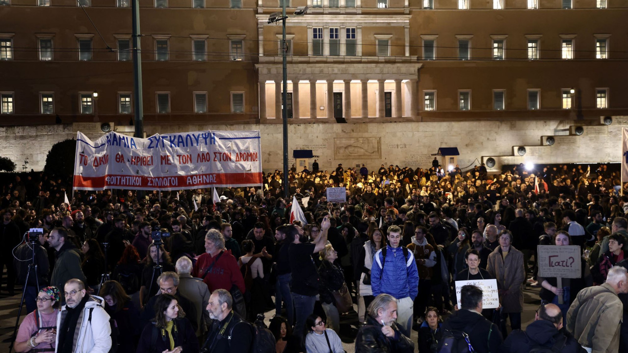 Τέμπη: Νέα συγκέντρωση έξω από τη Βουλή – Παρακολουθήστε live τις εξελίξεις