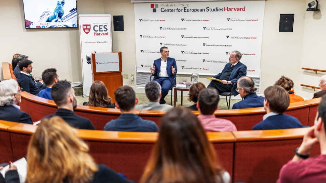 Η πρώτη διάλεξη Τσίπρα στο Harvard: Τέσσερις προτάσεις για μια νέα δημοσιονομική αρχιτεκτονική της ΕΕ (φωτό)