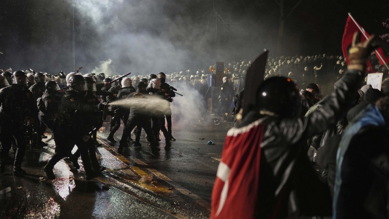 Εννέα δημοσιογράφοι συνελήφθησαν στη διάρκεια των διαδηλώσεων για την προφυλάκιση του Ιμάμογλου