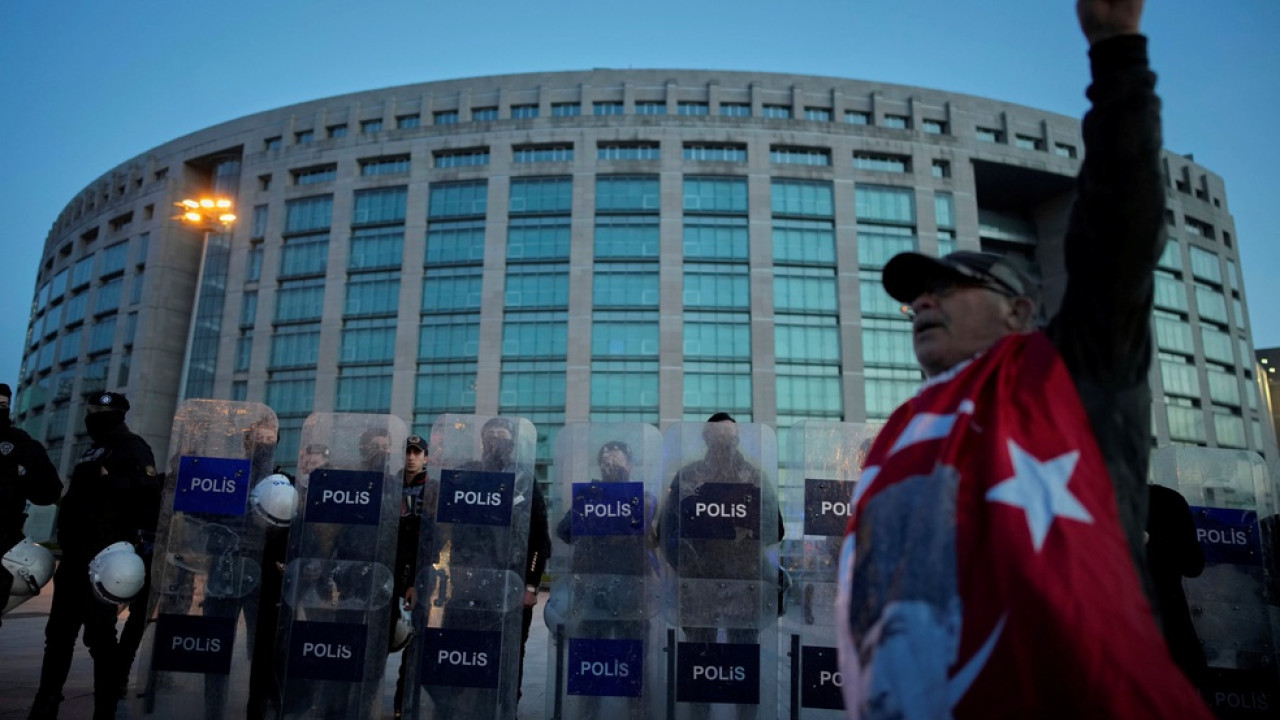 ΙΜΑΜΟΓΛΟΥ: ΤΟ ΕΚΚΡΕΜΕΣ ΤΗΣ ΔΗΜΟΚΡΑΤΙΑΣ ΣΤΗΝ ΤΟΥΡΚΙΑ