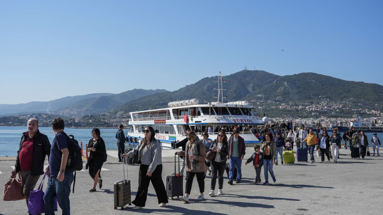Reuters μετά την παράταση της βίζα express για τους Τούρκους: Έχουν εκδοθεί τουλάχιστον 100.000 θεωρήσεις 