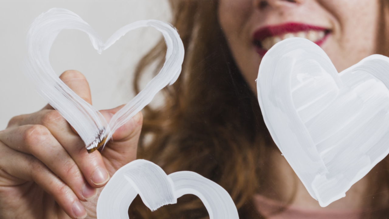 Love bombing: Όταν ο υπερβολικός ρομαντισμός γίνεται… τοξικός