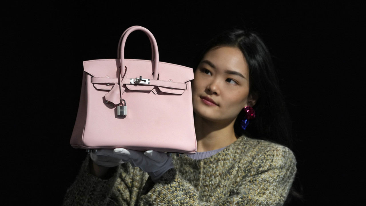 Ακόμη πιο ακριβές οι Birkin και οι Kelly: Η Hermes μετακυλίει το κόστος των δασμών στους πελάτες της