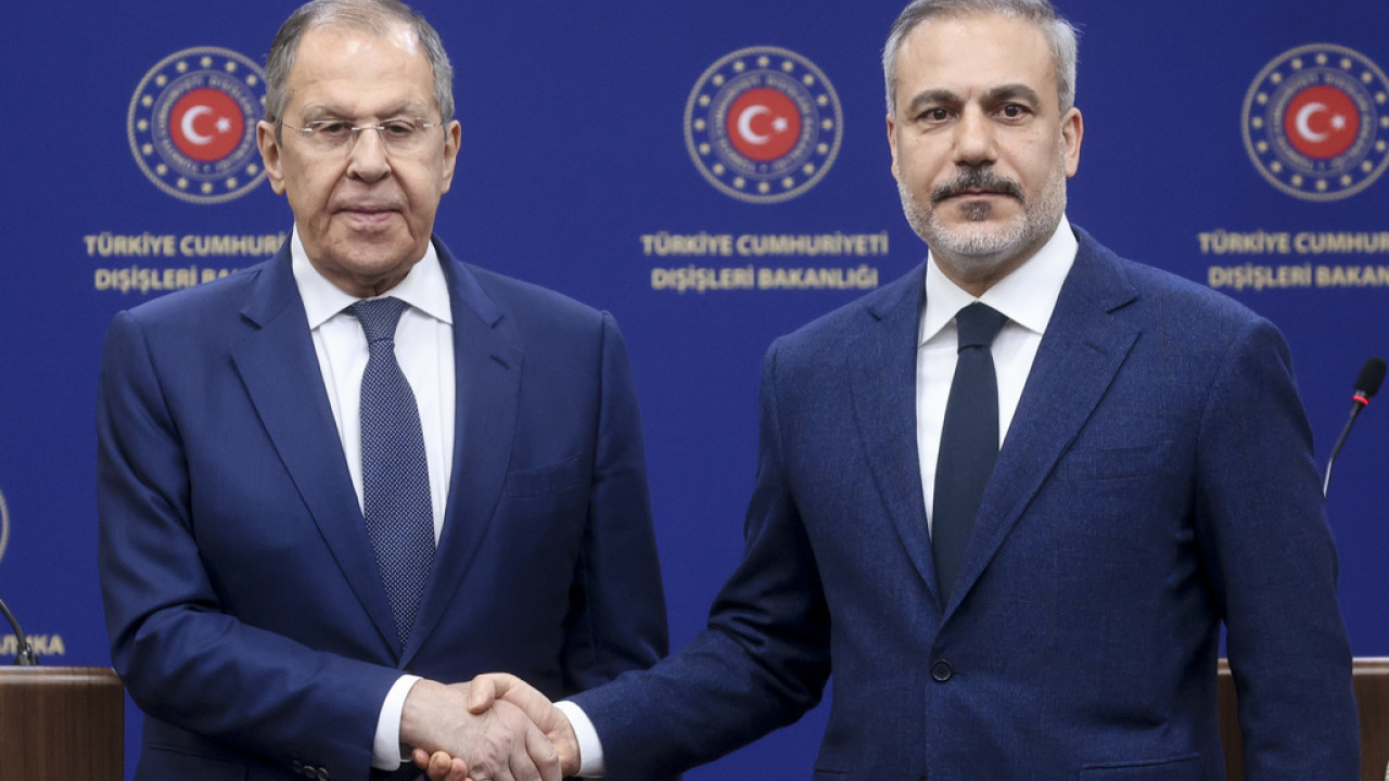 Συνάντηση Φιντάν – Λαβρόφ: Στο επίκεντρο ο πόλεμος στην Ουκρανία