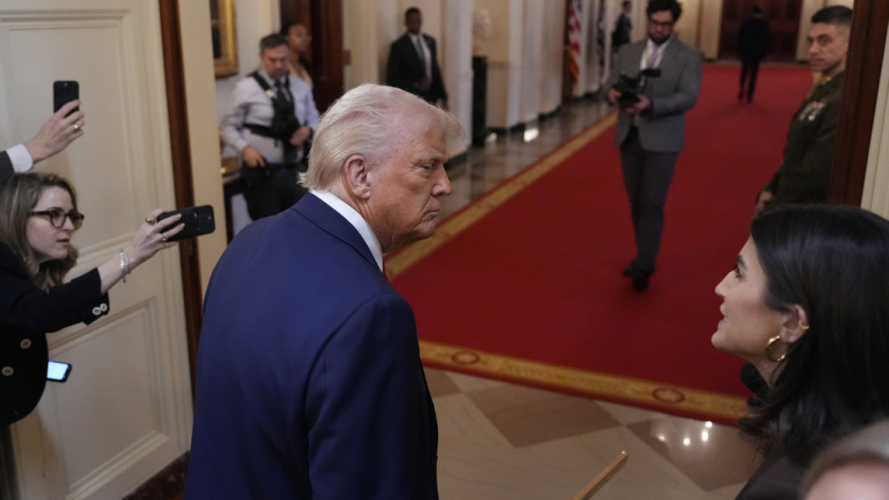 Κέιτλαν Κόλινς: Ποια είναι η δημοσιογράφος του CNN που «ενοχλεί» τον Τραμπ με τις ερωτήσεις της