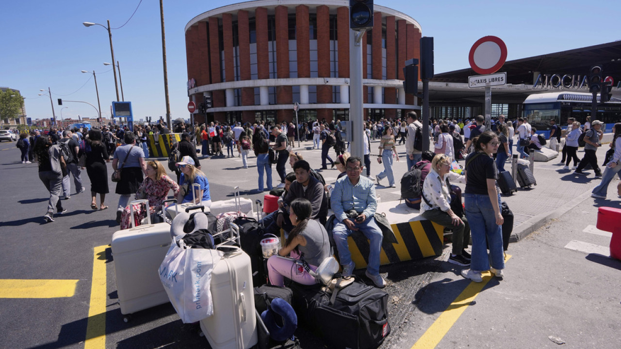 Μπλακάουτ σε Ισπανία – Πορτογαλία: Χάος σε μετρό και τρένα – Βίντεο με επιβάτες στις σήραγγες