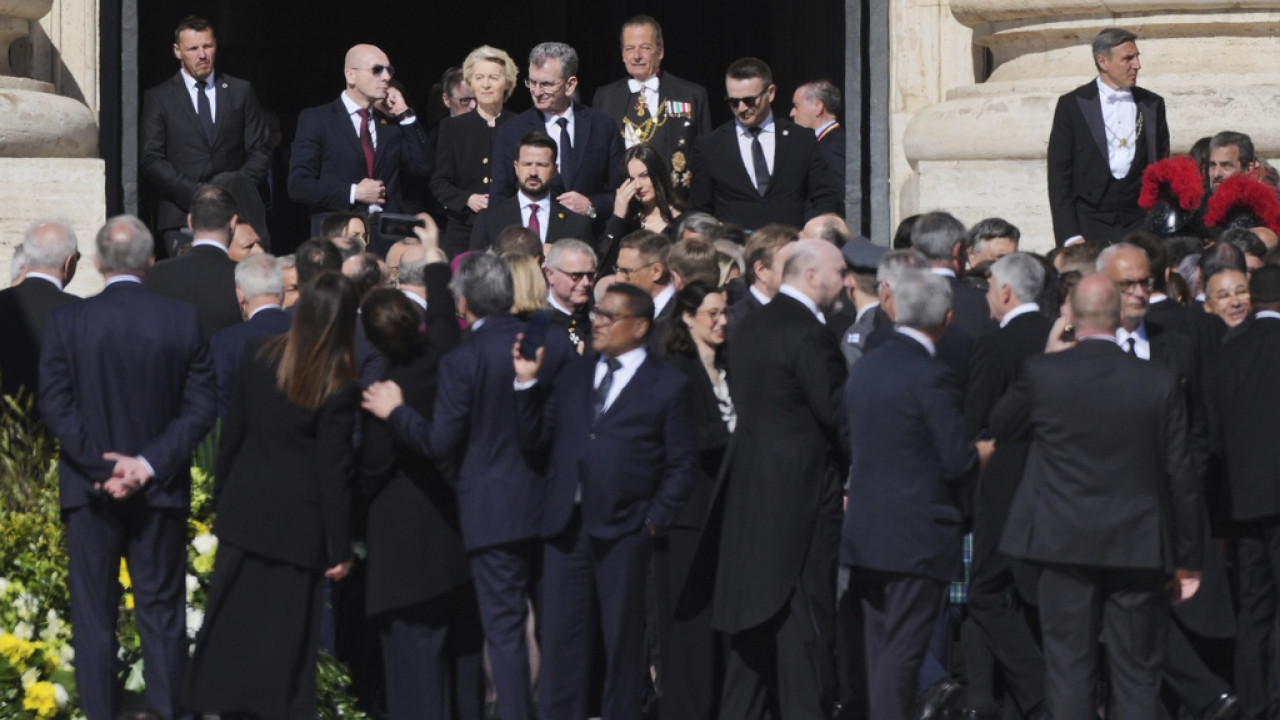 Κηδεία Πάπα Φραγκίσκου: Σύντομο τετ α τετ είχαν Τραμπ και Φον ντερ Λάιεν Κηδεία Πάπα Φραγκίσκου: Σύντομο τετ α τετ είχαν Τραμπ και Φον ντερ Λάιεν