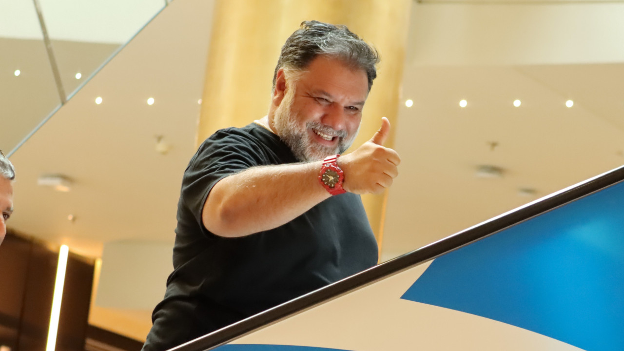Γρηγόρης Αρναούτογλου: Η σχέση του με τη θρησκεία και τον Θεό Γρηγόρης Αρναούτογλου: Η σχέση του με τη θρησκεία και τον Θεό