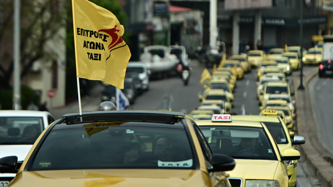 Στους δρόμους τα ταξί για τις λεωφορειολωρίδες - Δείτε εικόνες και βίντεο από την κινητοποίηση
