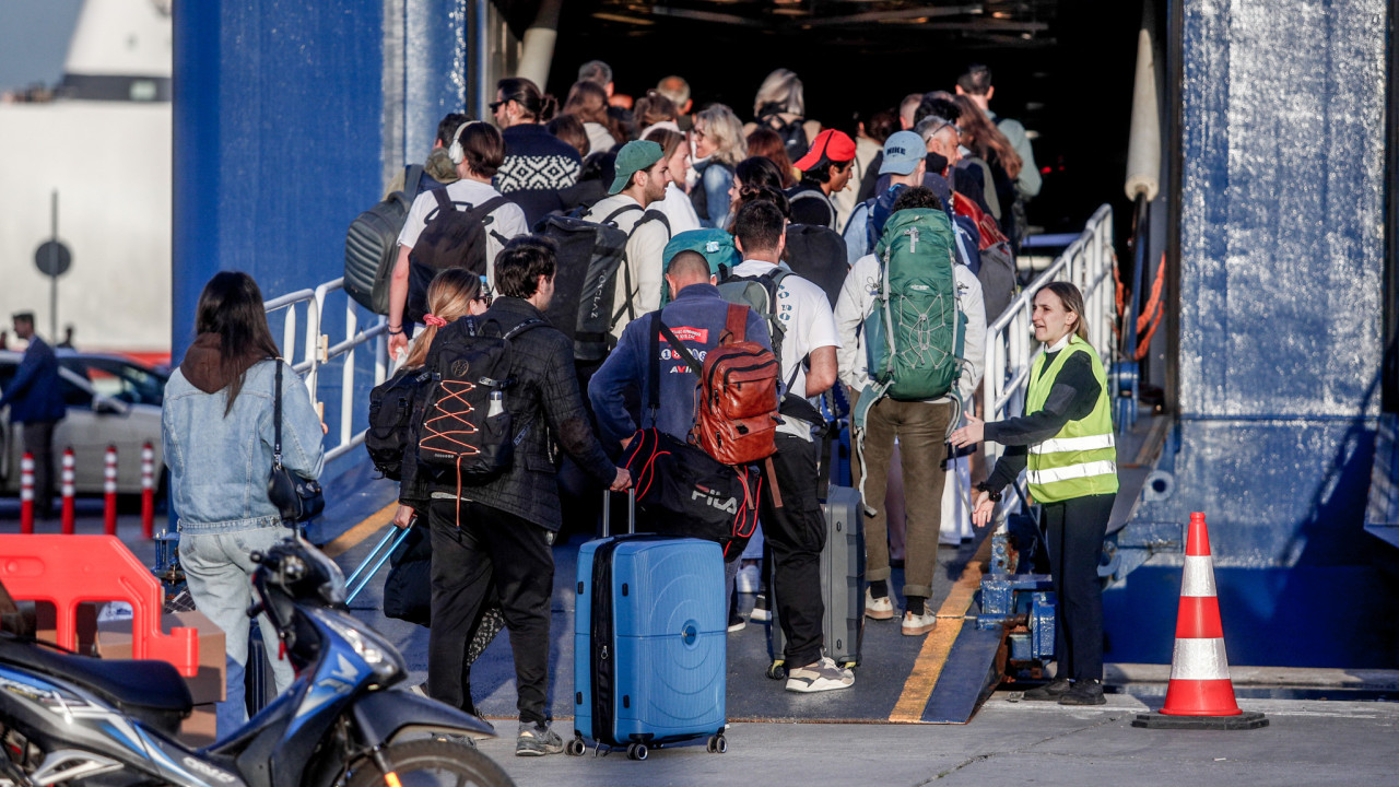 «Βουλιάζουν» λιμάνια και σταθμοί των ΚΤΕΛ: Όπου φύγει φύγει για τους εκδρομείς ενόψει Πάσχα «Βουλιάζουν» λιμάνια και σταθμοί των ΚΤΕΛ: Όπου φύγει φύγει για τους εκδρομείς ενόψει Πάσχα