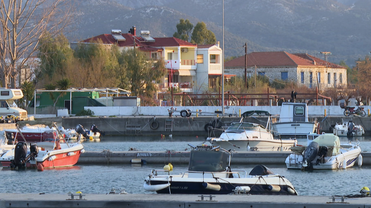Με το καΐκι για το σχολείο: ο καθημερινός αγώνας των παιδιών
