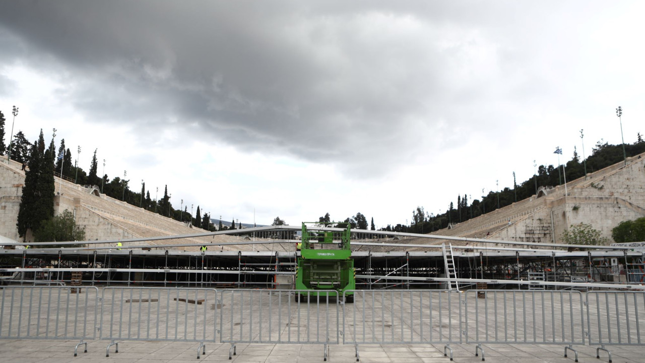 Ολοκληρώνεται το «ξήλωμα» της μεταλλικής κατασκευής μπροστά από το Παναθηναϊκό Στάδιο - Φωτογραφίες