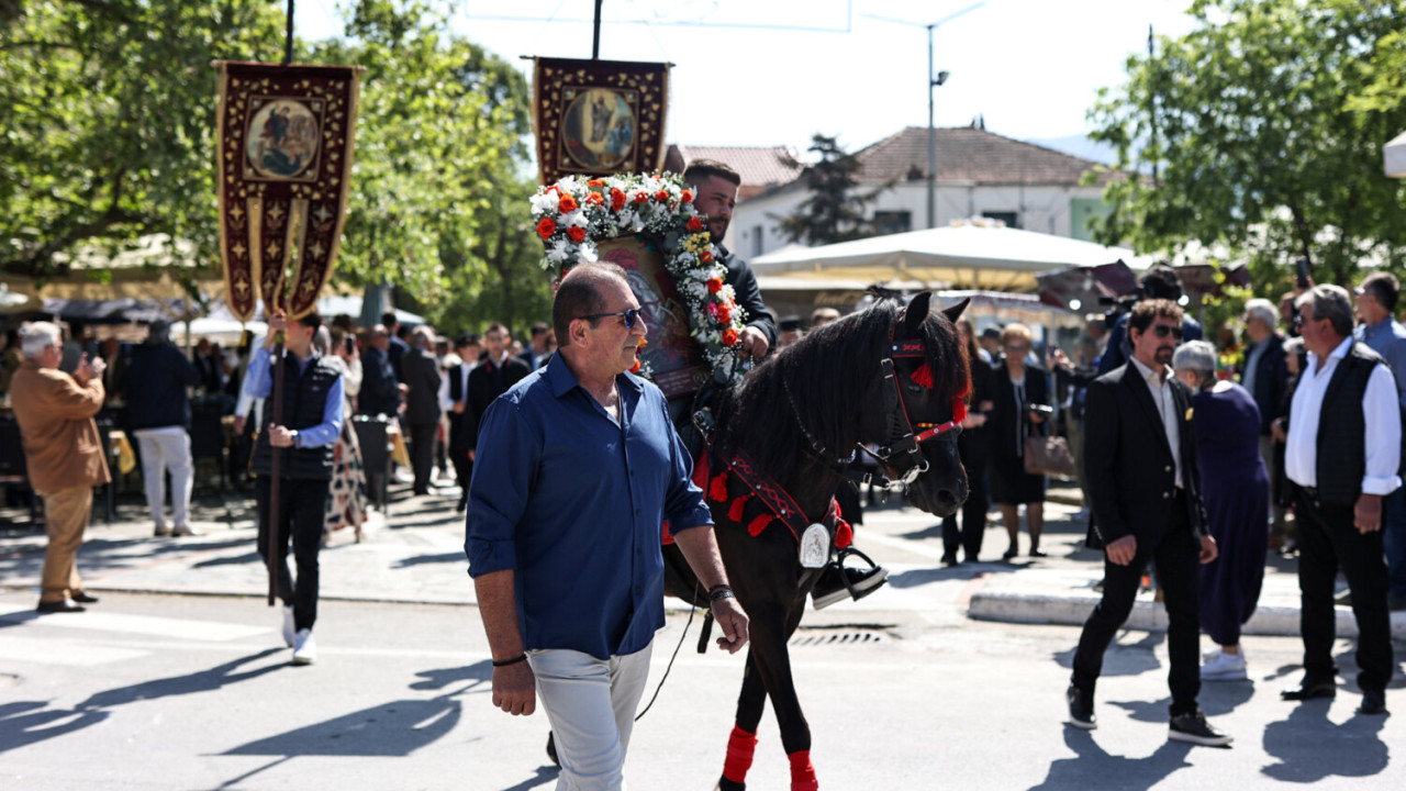 Οι καβαλάρηδες του Αη Γιώργη στους Γόννους Λάρισας – Βίντεο Οι καβαλάρηδες του Αη Γιώργη στους Γόννους Λάρισας – Βίντεο