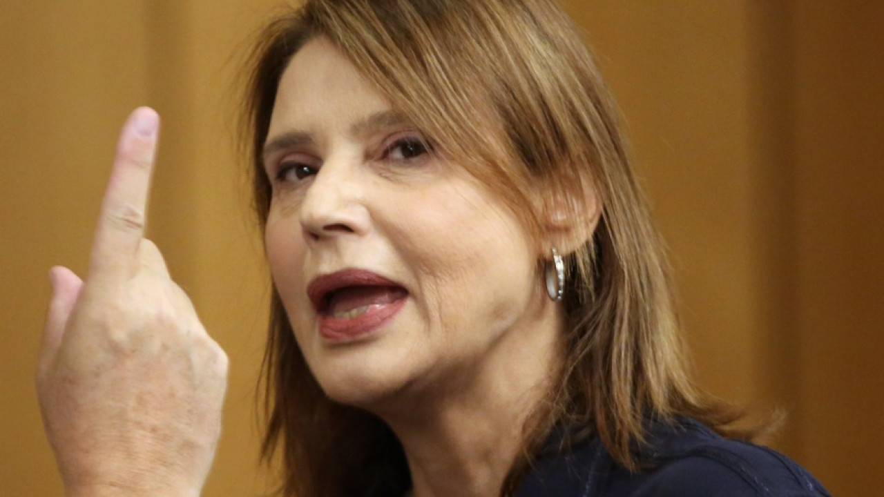 Σε εξέλιξη η συνεδρίαση του Πειθαρχικού του ΠΑΣΟΚ για την Μπατζελή