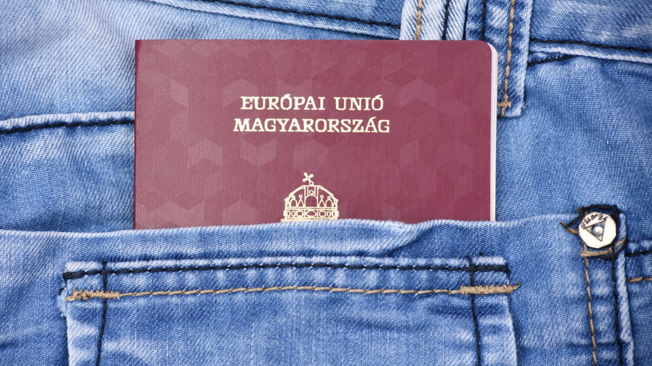Ο Ορμπάν αφαιρεί την ουγγρική υπηκοότητα από πολίτες με διπλή εθνικότητα, που θα κρίνονται ως «απειλή»