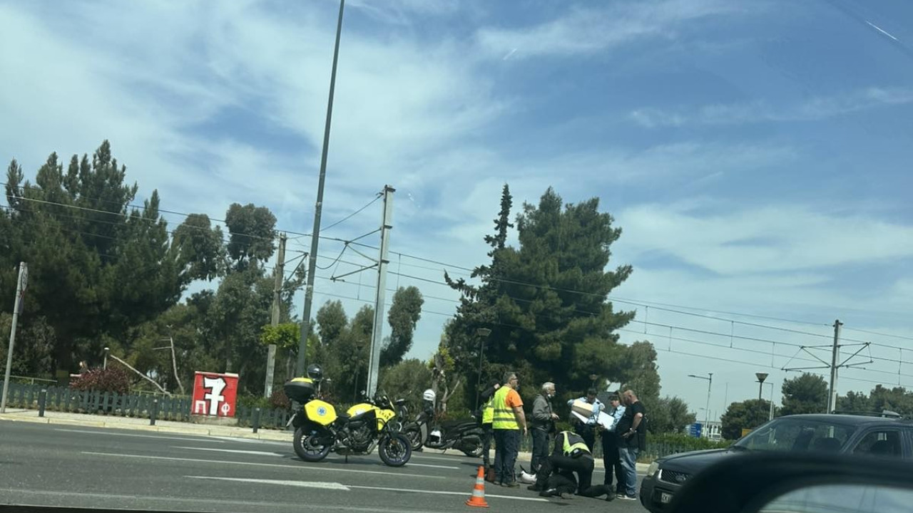 Τροχαίο ατύχημα στην παραλιακή, στο ρεύμα από Πειραιά προς Γλυφάδα – Τραυματίστηκε δικυκλιστής