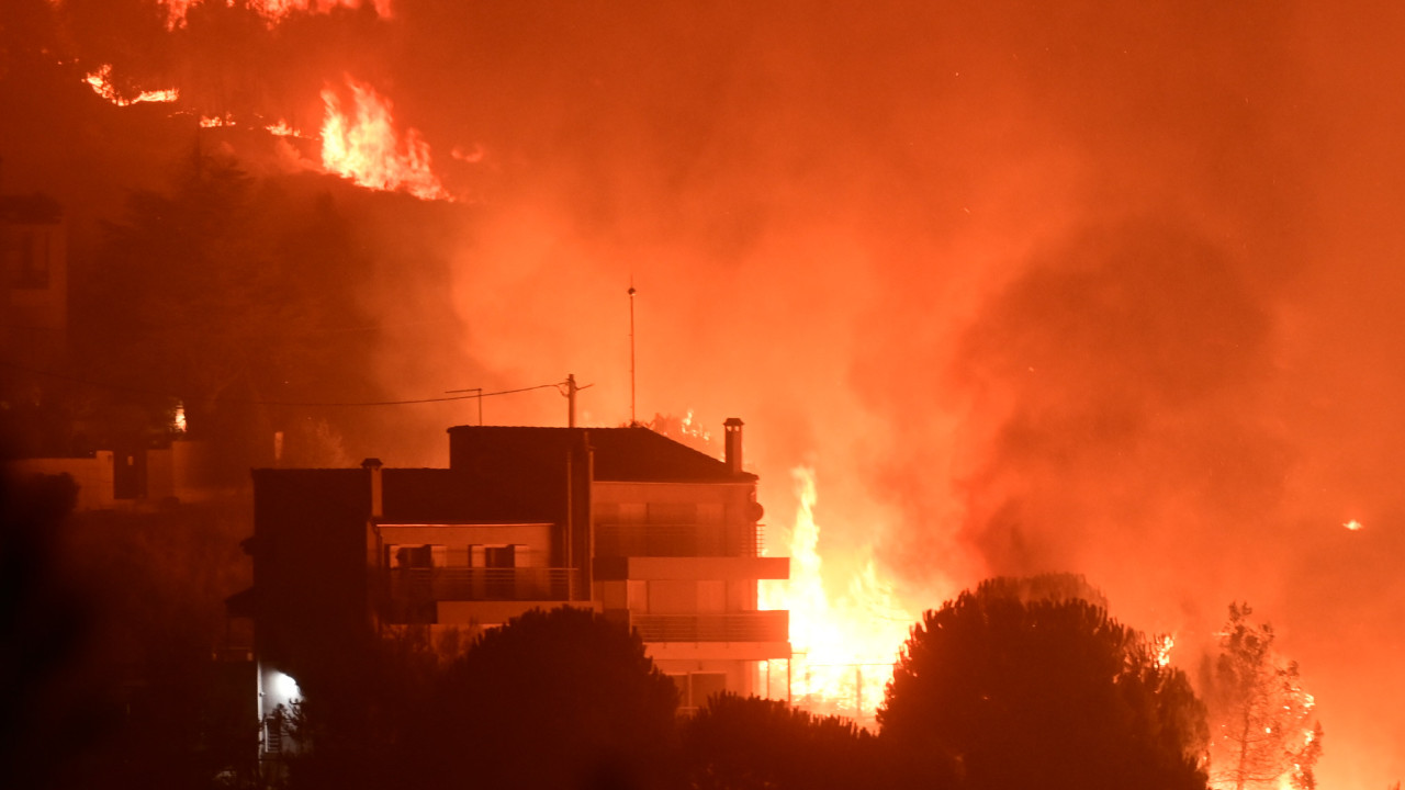 FT: Η Αθήνα ανάμεσα στις πιο ευάλωτες πόλεις σε θανατηφόρες πυρκαγιές και πλημμύρες