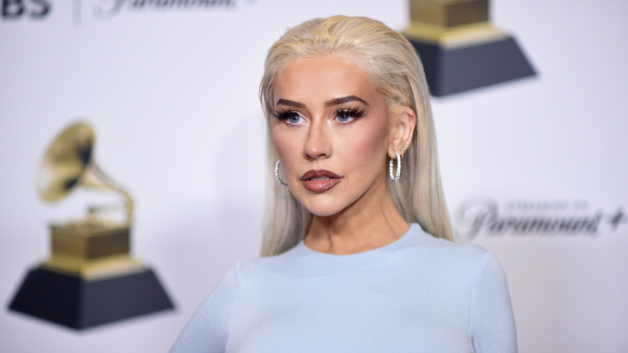 Η Christina Aguilera ξεσήκωσε το Instagram με στρινγκ πάνω από παντελόνι και διάφανο φόρεμα Η Christina Aguilera ξεσήκωσε το Instagram με στρινγκ πάνω από παντελόνι και διάφανο φόρεμα