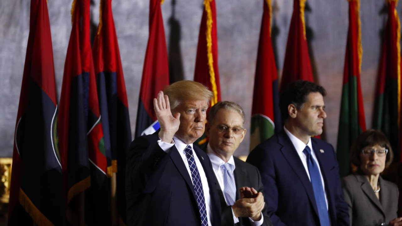 Axios: Μυστική συνάντηση Τραμπ–Ντέρμερ – Στο επίκεντρο το πυρηνικό πρόγραμμα του Ιράν και η Γάζα Axios: Μυστική συνάντηση Τραμπ–Ντέρμερ – Στο επίκεντρο το πυρηνικό πρόγραμμα του Ιράν και η Γάζα