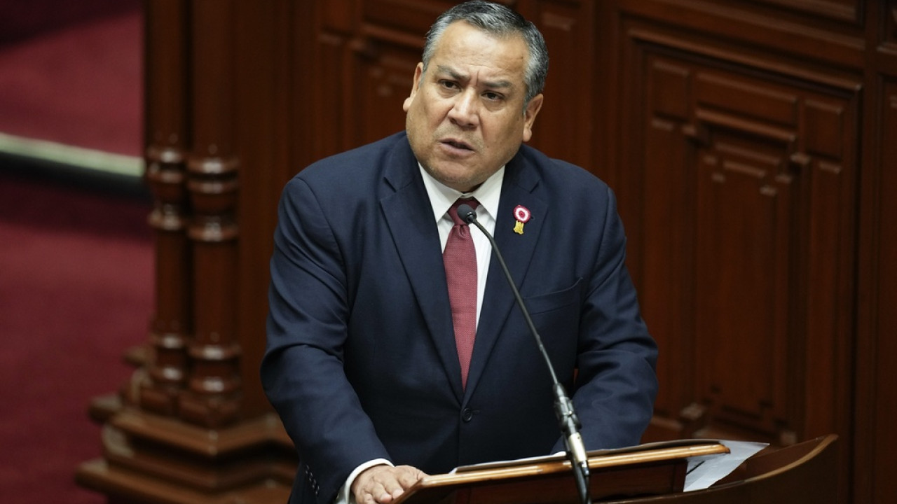 Ο πρωθυπουργός του Περού Αδριανσέν παραιτείται Ο πρωθυπουργός του Περού Αδριανσέν παραιτείται