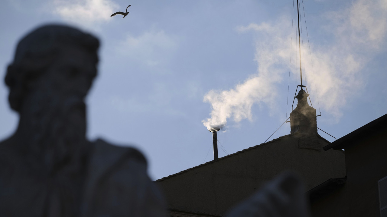 Βατικανό: Λευκός καπνός από το κονκλάβιο Βατικανό: Λευκός καπνός από το κονκλάβιο