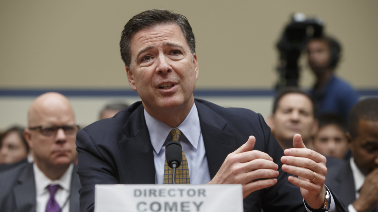 Ανακρίθηκε ο πρώην διευθυντής του FBI για το ποστάρισμα με τα κοχύλια