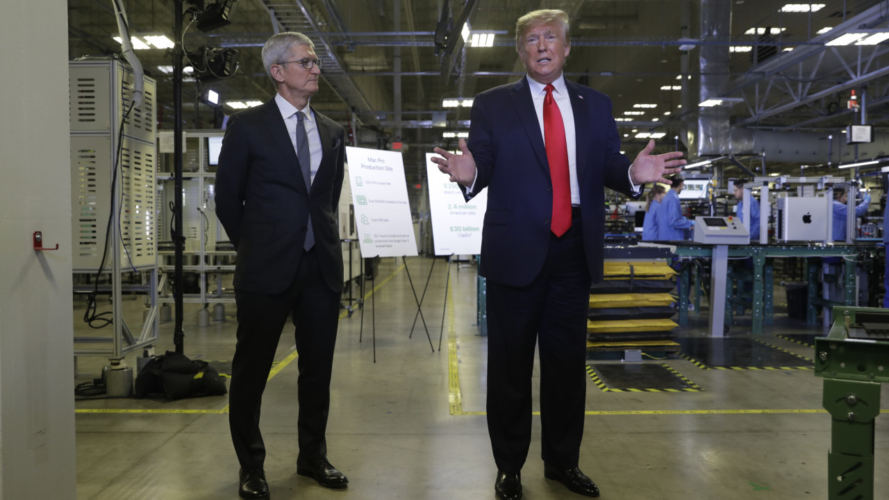 Ο Τραμπ «τραβάει το αυτί» του Τιμ Κουκ – Όχι «made in India» iPhones Ο Τραμπ «τραβάει το αυτί» του Τιμ Κουκ – Όχι «made in India» iPhones