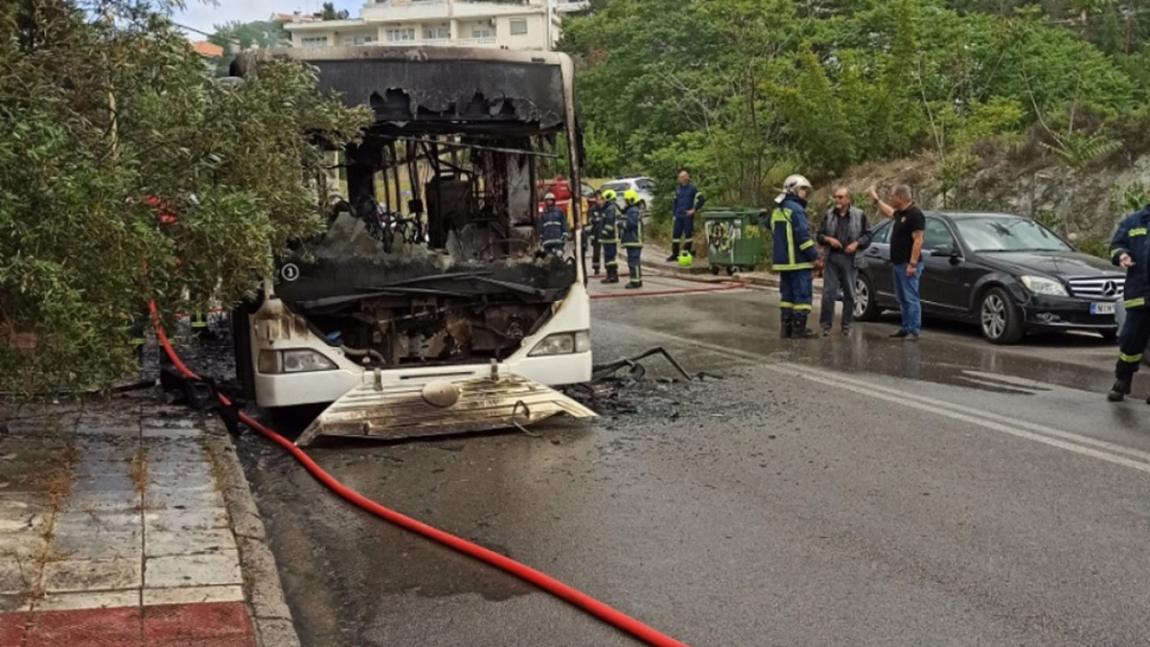 Θεσσαλονίκη: Φωτιά σε αστικό λεωφορείο – Δείτε φωτογραφία