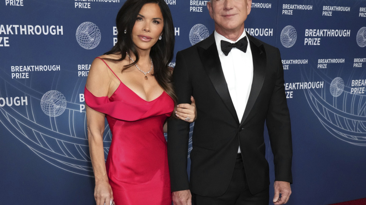Jeff Bezos-Lauren Sanchez: Τα ονόματα που ακούγονται ότι θα τραγουδήσουν στον γάμο τους Jeff Bezos-Lauren Sanchez: Τα ονόματα που ακούγονται ότι θα τραγουδήσουν στον γάμο τους