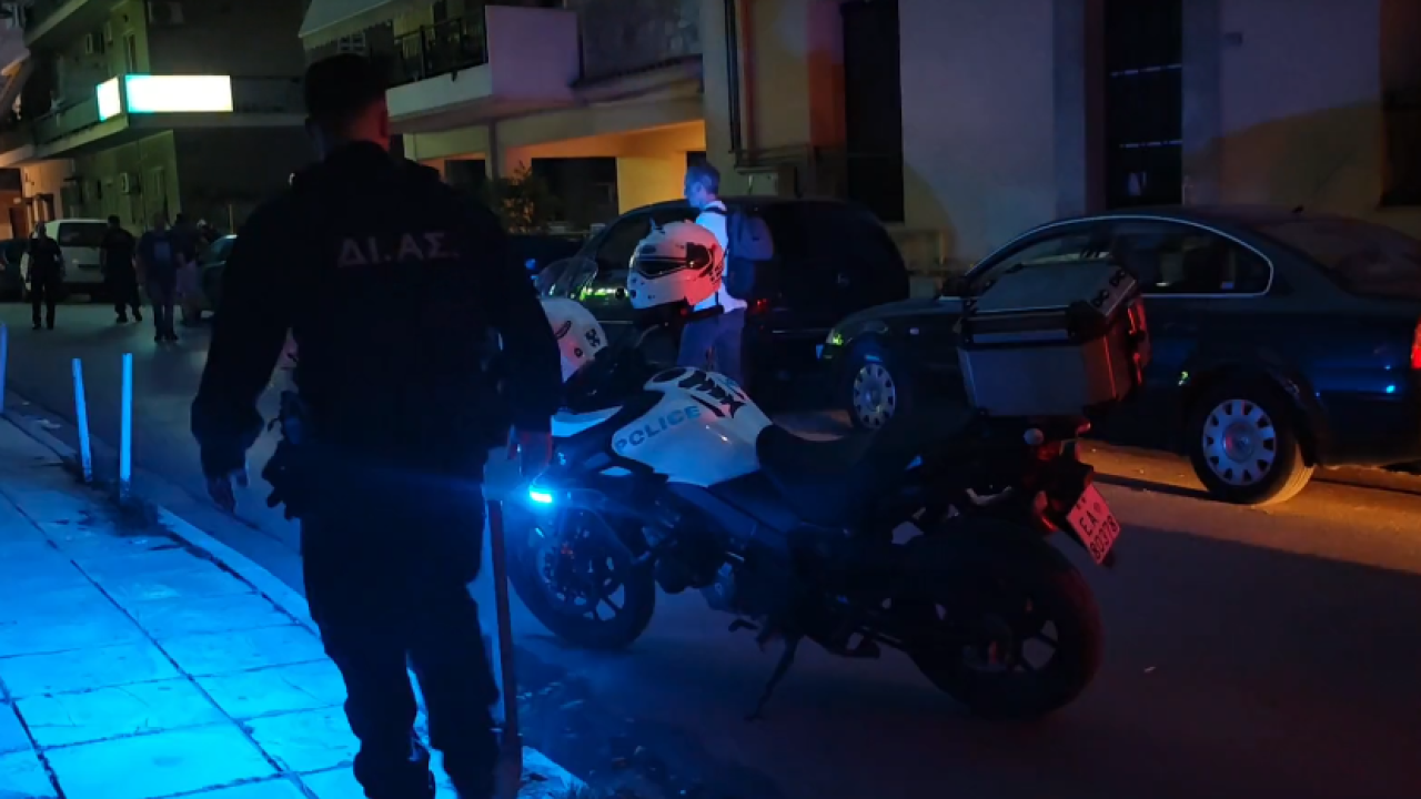 Πυροβολισμοί στον Κολωνό με έναν τραυματία - Δέχθηκε σφαίρα στο χέρι (Βίντεο)