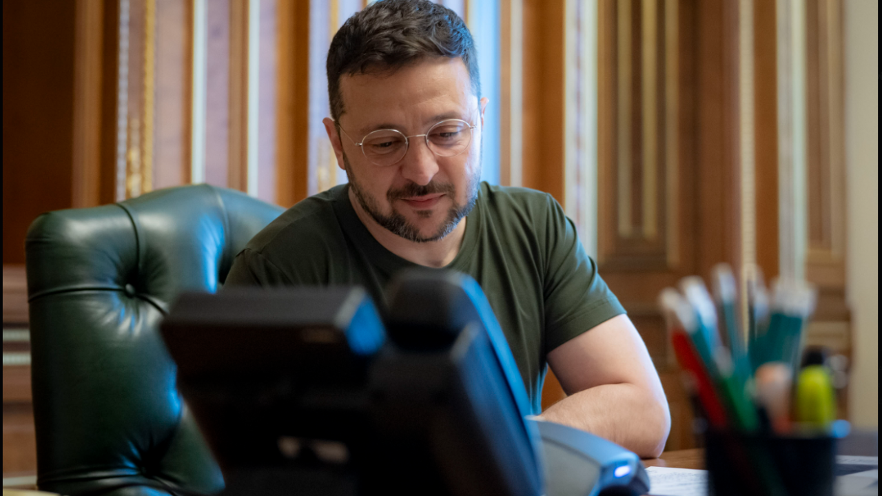 Ζελένσκι στον Πάπα Λέοντα ΙΔ΄: Η Ουκρανία θέλει να τερματίσει αυτόν τον πόλεμο και κάνει τα πάντα Ζελένσκι στον Πάπα Λέοντα ΙΔ΄: Η Ουκρανία θέλει να τερματίσει αυτόν τον πόλεμο και κάνει τα πάντα