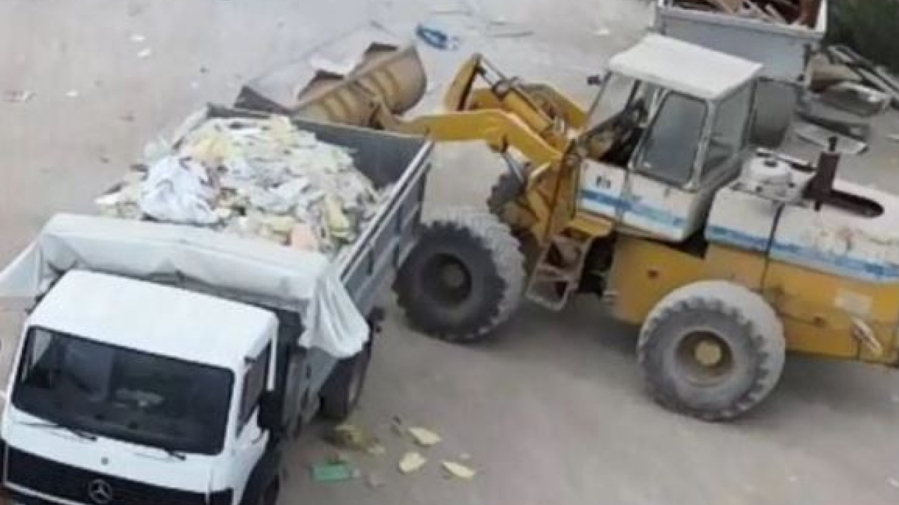 Μπάζα και επικίνδυνα απόβλητα αμιαντολαμαρίνων σε παράνομη μάντρα - χωματερή, στη Θεσσαλονίκη (φωτογραφίες)