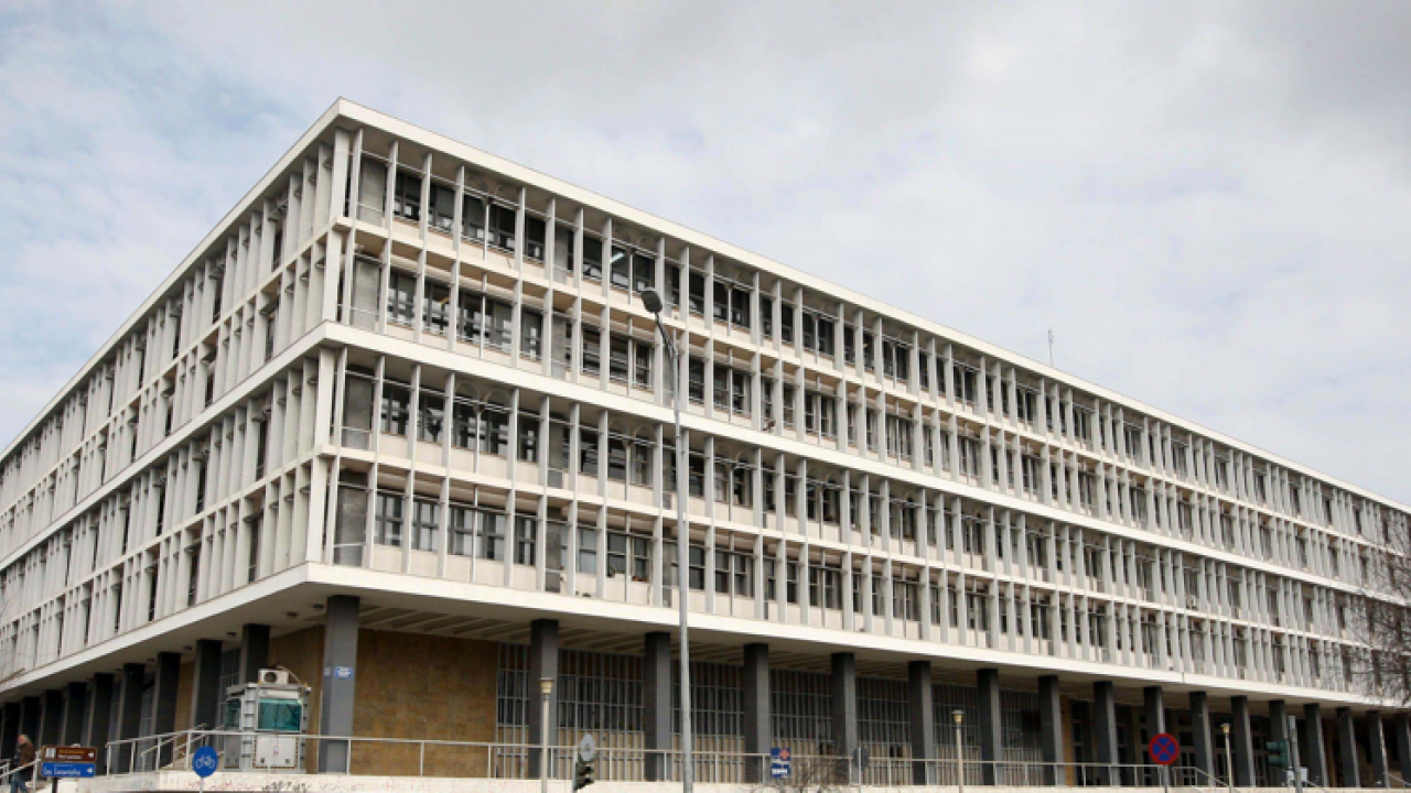 Θεσσαλονίκη: Προφυλακίστηκαν μητέρα και πατέρας που βίαζαν τις ανήλικες κόρες τους