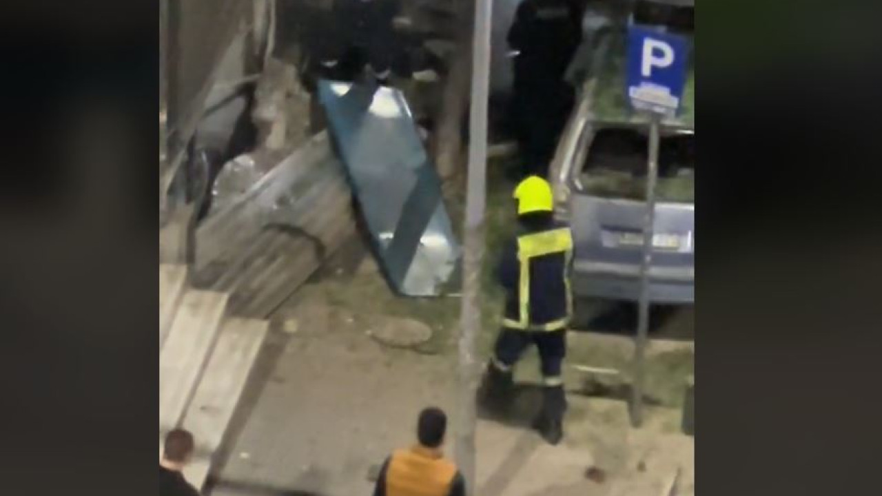 Βόμβα σε τράπεζα στην Θεσσαλονίκη – Βίντεο από τα πρώτα λεπτά μετά την έκρηξη Βόμβα σε τράπεζα στην Θεσσαλονίκη – Βίντεο από τα πρώτα λεπτά μετά την έκρηξη
