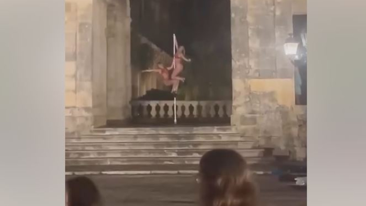 Pole dancing στα Ανάκτορα της Κέρκυρας – Η ανακοίνωση του υπουργείου Πολιτισμού Pole dancing στα Ανάκτορα της Κέρκυρας – Η ανακοίνωση του υπουργείου Πολιτισμού