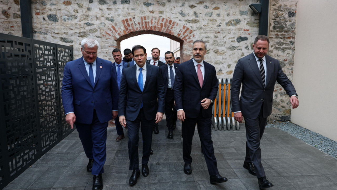 Θολό το τοπίο μετά το φιάσκο της Κωνσταντινούπολης – Συσπείρωση των συμμάχων του επιδιώκει το Κίεβο Θολό το τοπίο μετά το φιάσκο της Κωνσταντινούπολης – Συσπείρωση των συμμάχων του επιδιώκει το Κίεβο