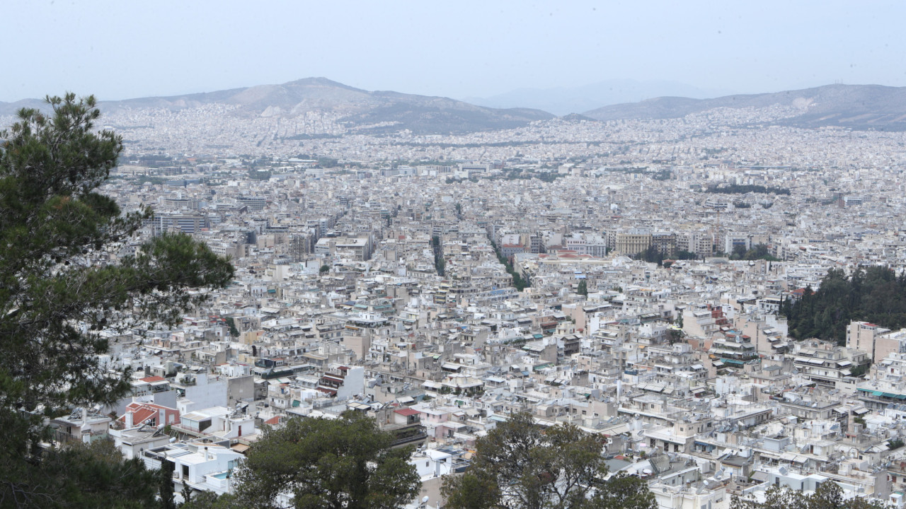 Λίγες βροχές, αφρικανική σκόνη και υψηλές θερμοκρασίες σήμερα στη χώρα