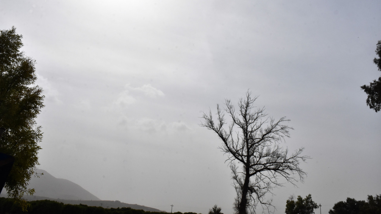 Νεφώσεις, λίγες βροχές και αφρικανική σκόνη σήμερα στη χώρα Νεφώσεις, λίγες βροχές και αφρικανική σκόνη σήμερα στη χώρα