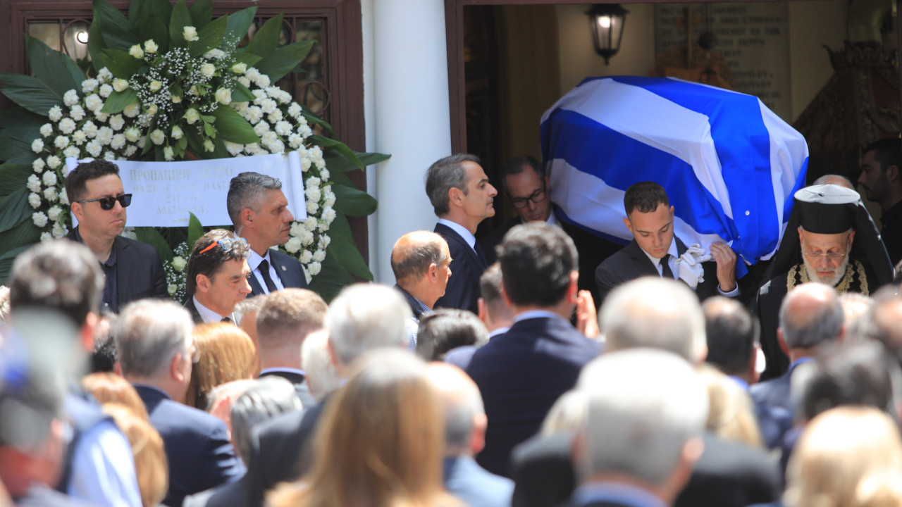 Ο πολιτικός κόσμος αποχαιρέτησε τον Πέτρο Μολυβιάτη - Δείτε εικόνες και βίντεο