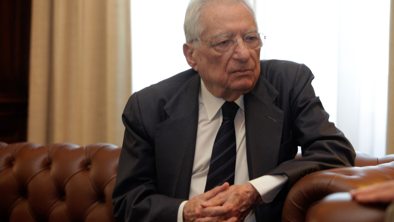 Ο πολιτικός κόσμος αποχαιρετά τον Πέτρο Μολυβιάτη - Δείτε εικόνες