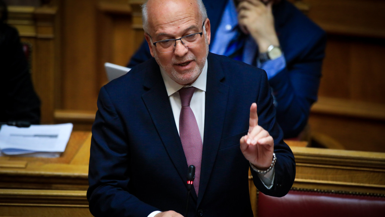 Άγρια κόντρα στη Βουλή για το πόρισμα Καρώνη: «Η χώρα ταλαιπωρήθηκε από τα άθλια ψέματά σας» – «Αλήτες!» Άγρια κόντρα στη Βουλή για το πόρισμα Καρώνη: «Η χώρα ταλαιπωρήθηκε από τα άθλια ψέματά σας» – «Αλήτες!»