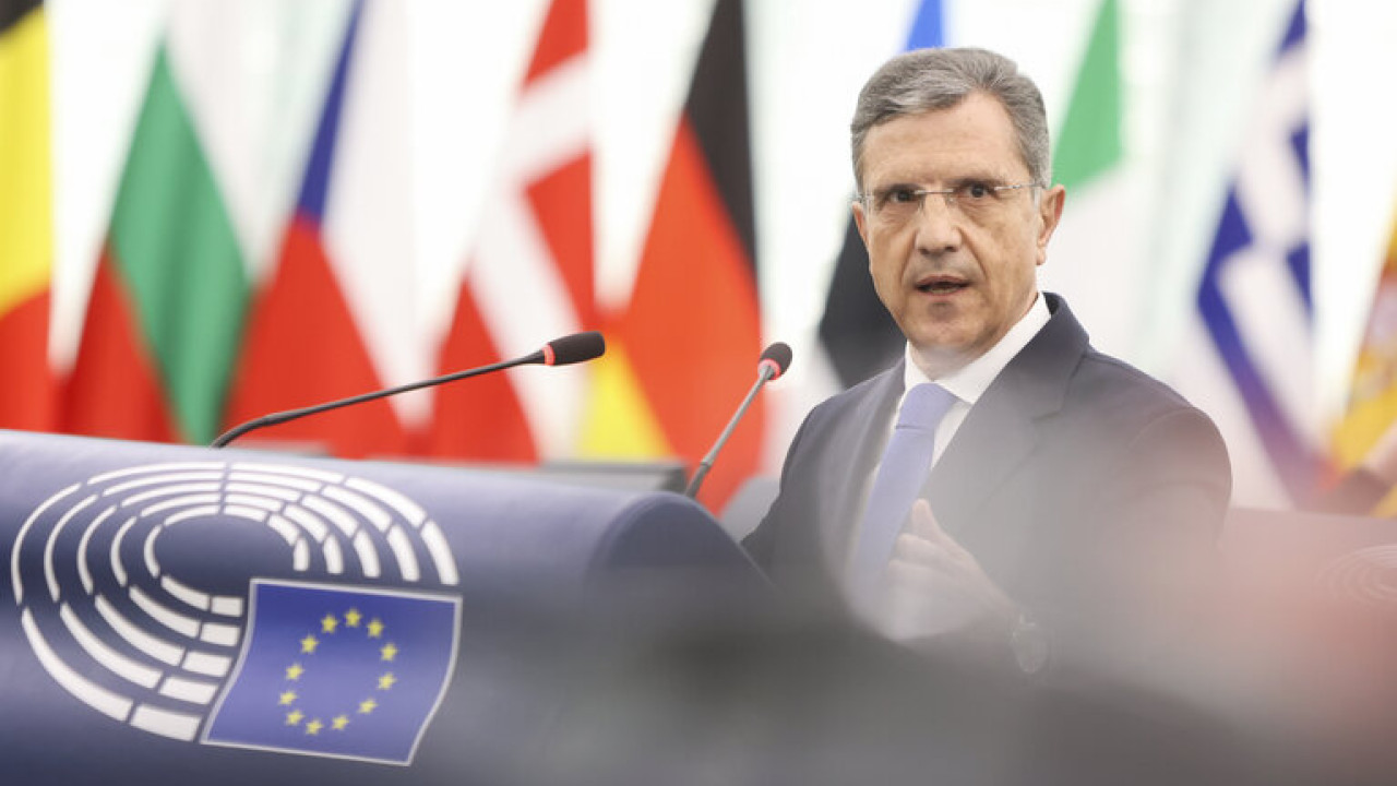 Απάντηση Κομισιόν σε Αυτιά για τη στέγη: Στήριξη σε κράτη και πόλεις με διπλάσια κονδύλια Απάντηση Κομισιόν σε Αυτιά για τη στέγη: Στήριξη σε κράτη και πόλεις με διπλάσια κονδύλια