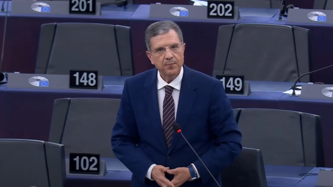 Αυτιάς στην Ευρωβουλή: Σταθερή οικονομία με κοινωνικές παροχές Αυτιάς στην Ευρωβουλή: Σταθερή οικονομία με κοινωνικές παροχές
